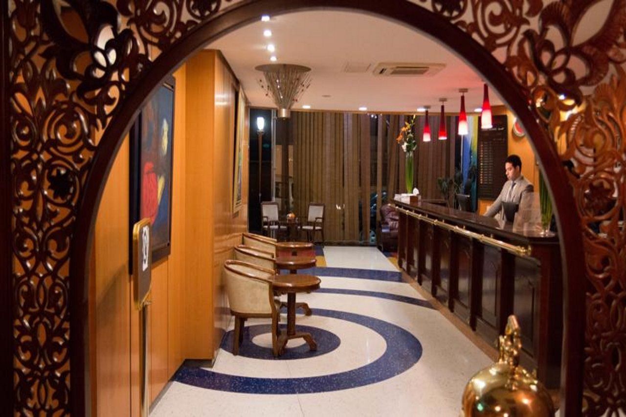 Oum Palace & 4*