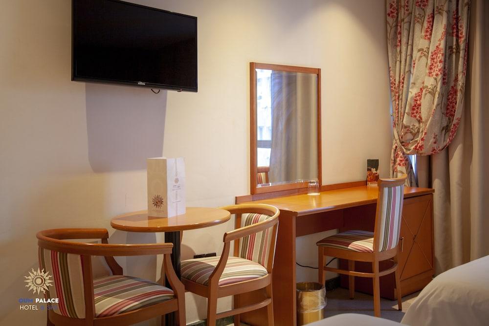 Hotel Oum Palace & 4*