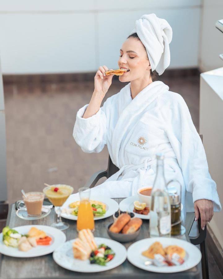 Hotel Oum Palace & 4*