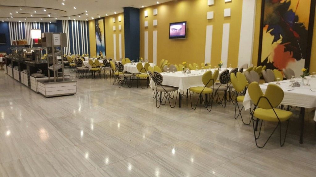 Oum Palace & 4*